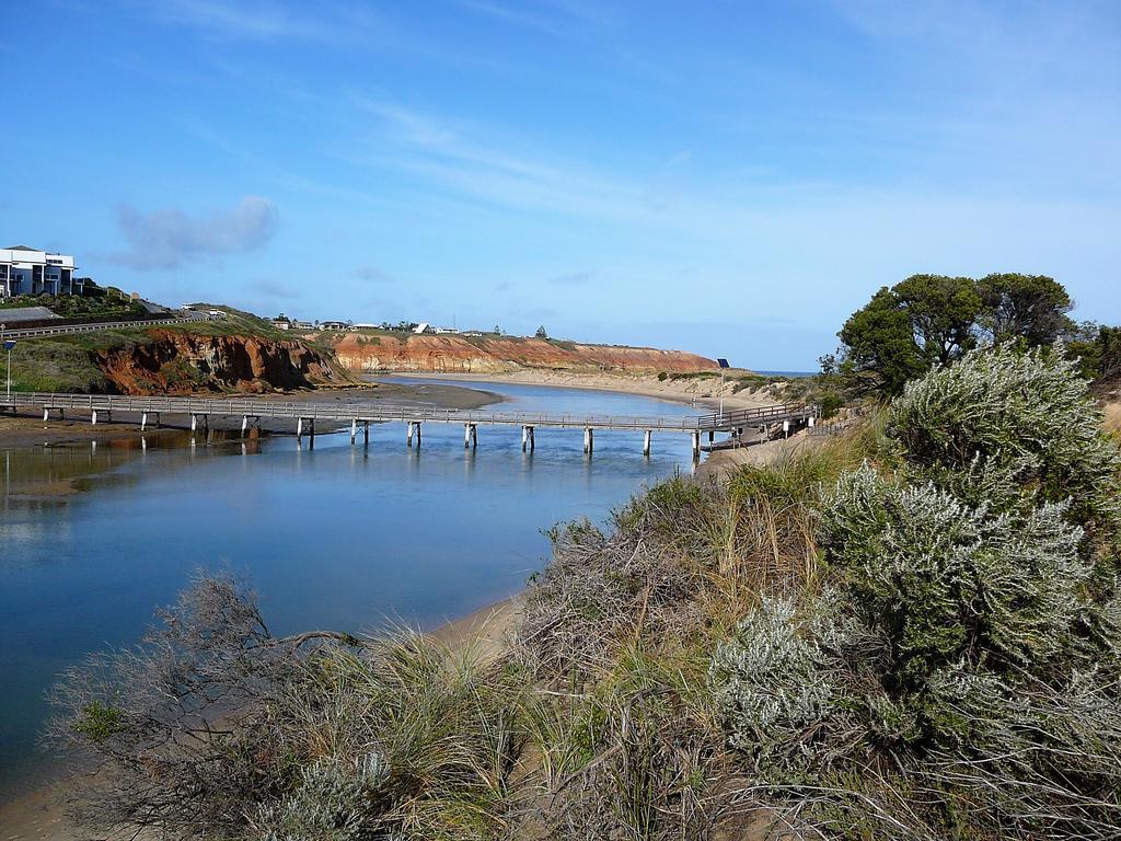 Апартаменты Mccloud House Port Noarlunga Экстерьер фото