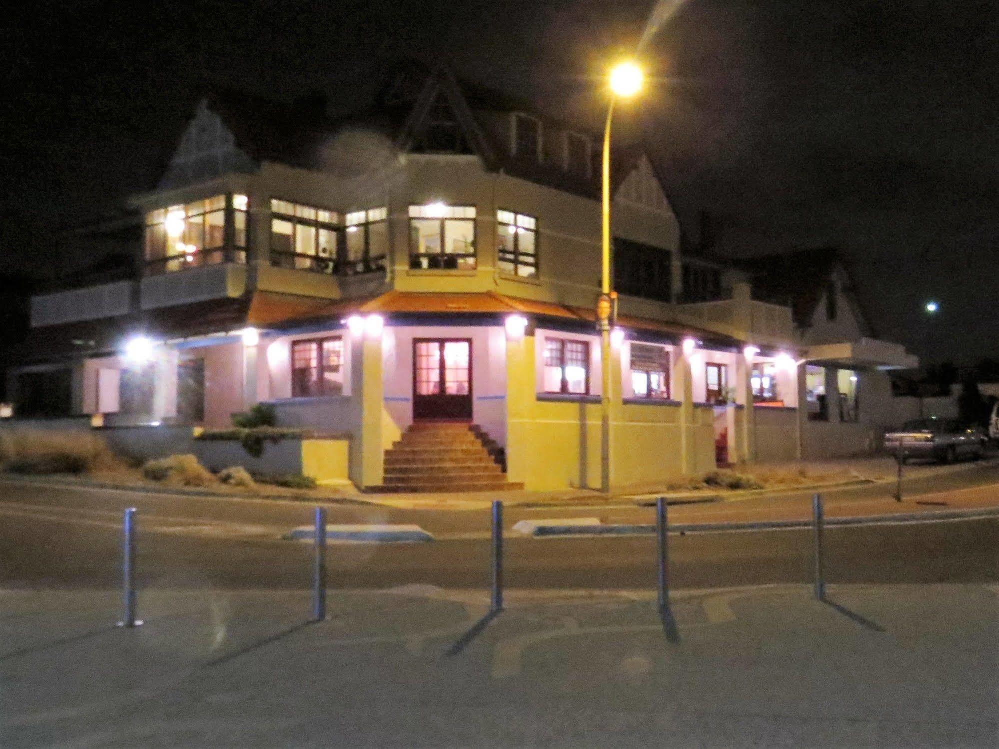 Апартаменты Mccloud House Port Noarlunga Экстерьер фото